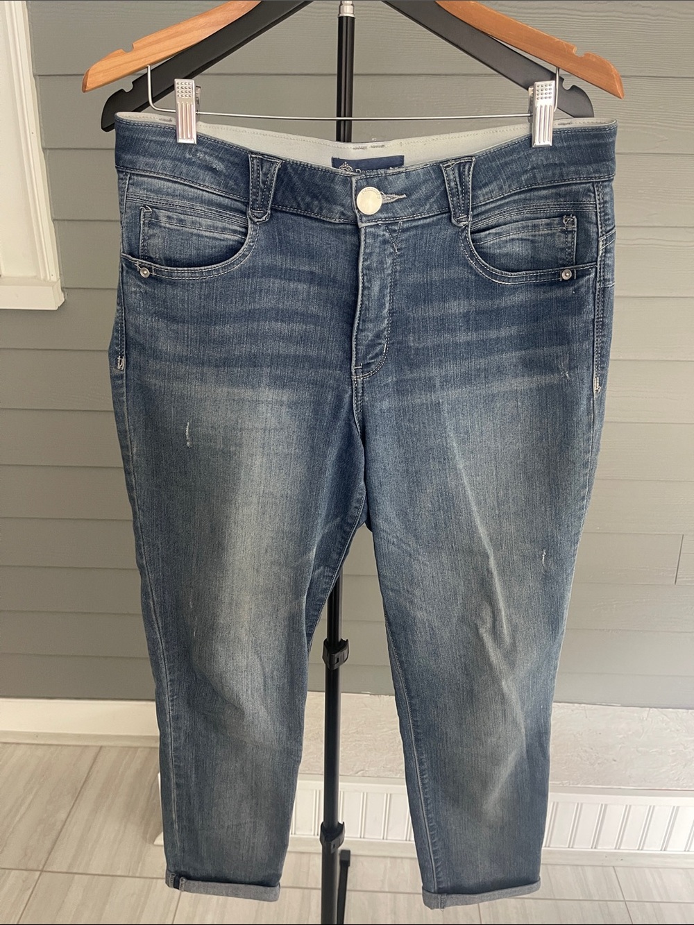 Democracy Cropped Ankle Jeans in Mid Blue Size 12